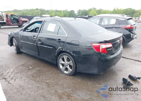 2014 Toyota Camry Se V6/Xle V6 z USA, uszkodzony, nr VIN 4T1BK1FK4EU541419
